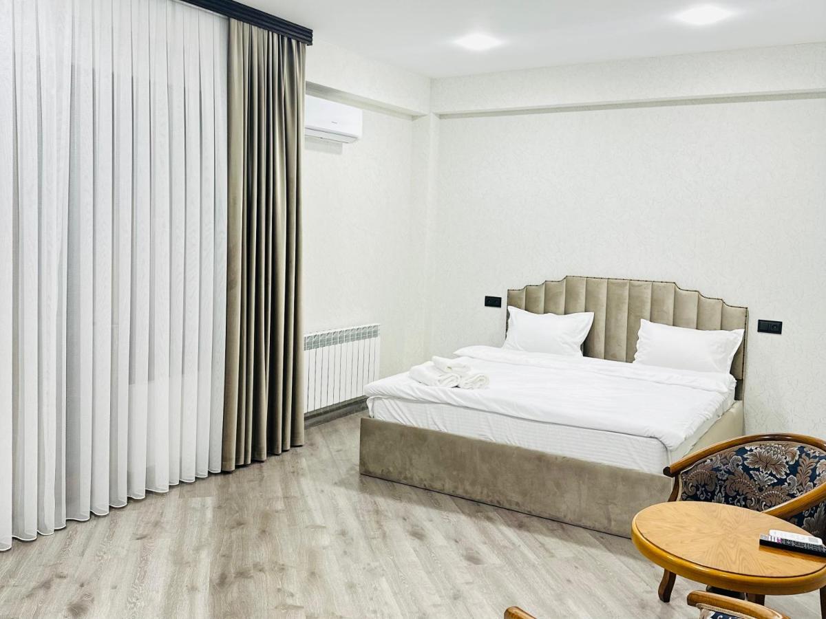 Royal Renaysance Hotel Yerevan Exterior photo