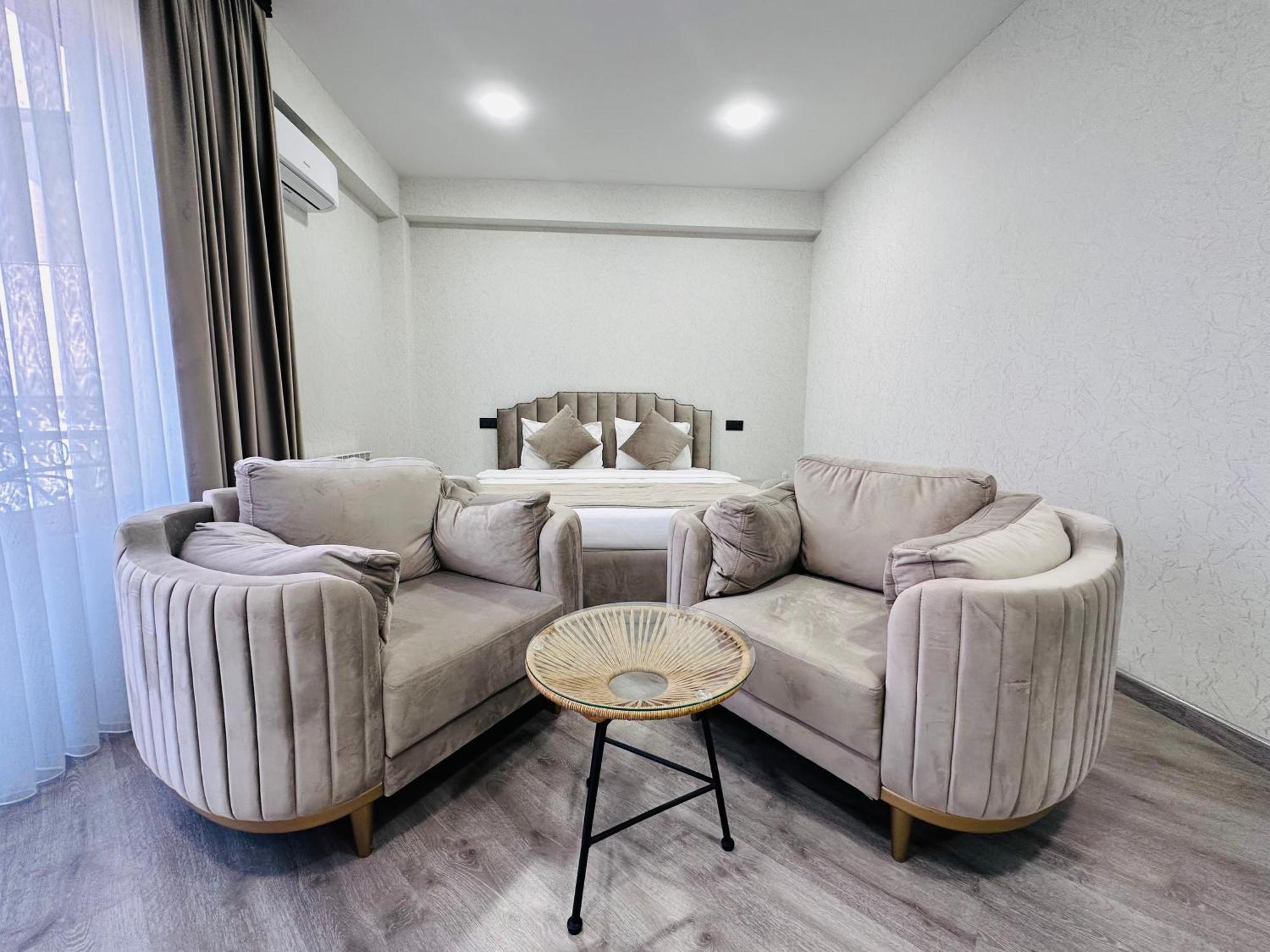 Royal Renaysance Hotel Yerevan Exterior photo