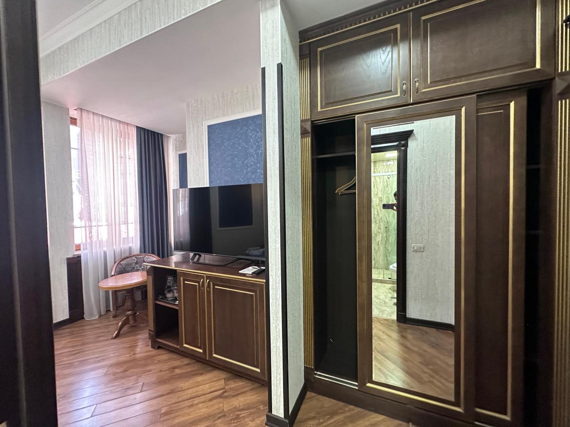 Royal Renaysance Hotel Yerevan Exterior photo