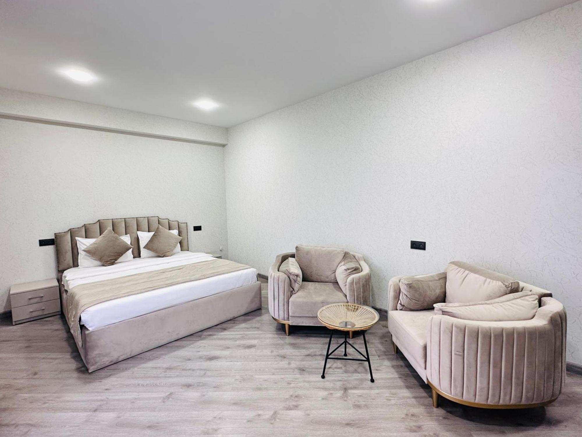 Royal Renaysance Hotel Yerevan Exterior photo