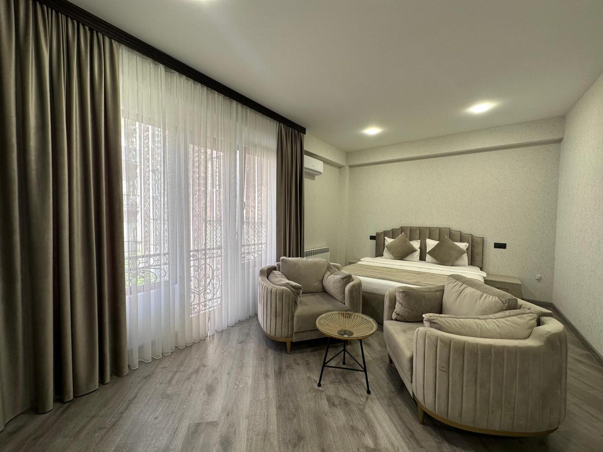 Royal Renaysance Hotel Yerevan Room photo